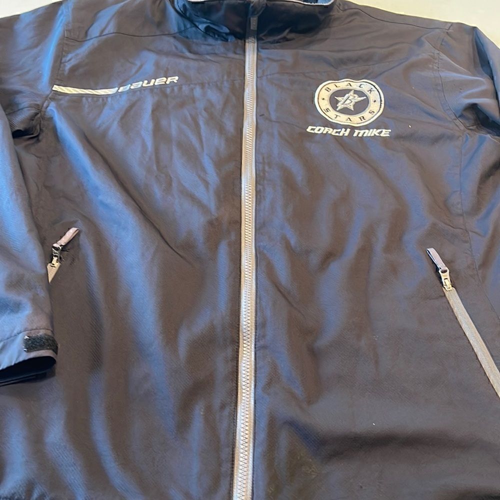 Bauer hockey men’s jacket size large, black star hockey association, small slits